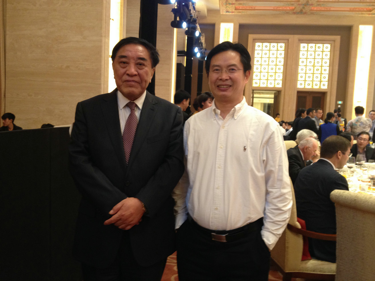 中國紡織服裝協(xié)會理事長王天凱聽取潔爾爽的工作報(bào)告 