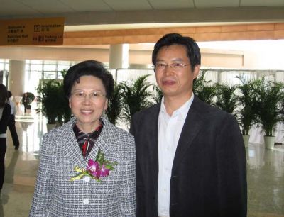 全國婦聯(lián)副主席、國務(wù)院婦女兒童工作委員會(huì)副主任黃晴宜贊揚(yáng)潔爾爽開發(fā)的功能紡織品為婦幼保健事業(yè)作出了重大貢獻(xiàn)（2009）