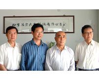 全國高科技健康產(chǎn)業(yè)工作委員會(huì)孟昭銳主任、劉存祥秘書長、全國衛(wèi)生產(chǎn)業(yè)企業(yè)管理協(xié)會(huì)抗菌產(chǎn)業(yè)分會(huì)秘書長楊尊潤到北京潔爾爽公司考